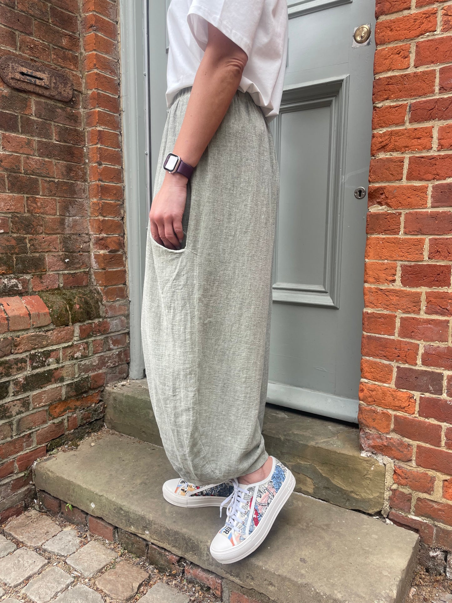 Loose Fit Balloon Leg Linen Trousers