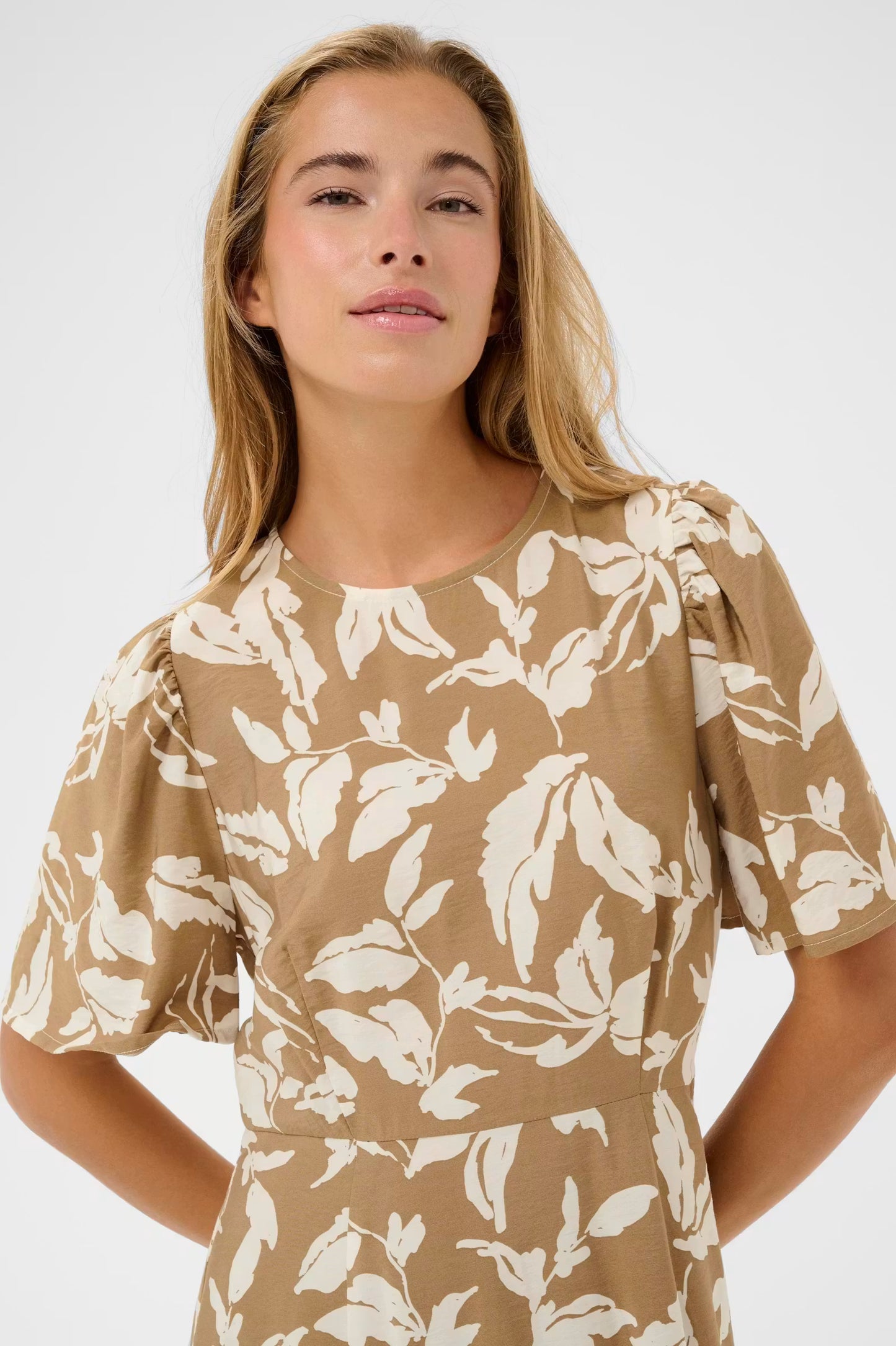 Kaffe Marlo Dress in Oak Chalk Leafs