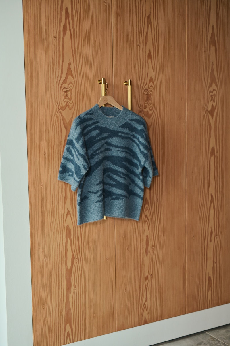 KAFFE Sandra Pullover in Windward Blue/Bering Sea Animal