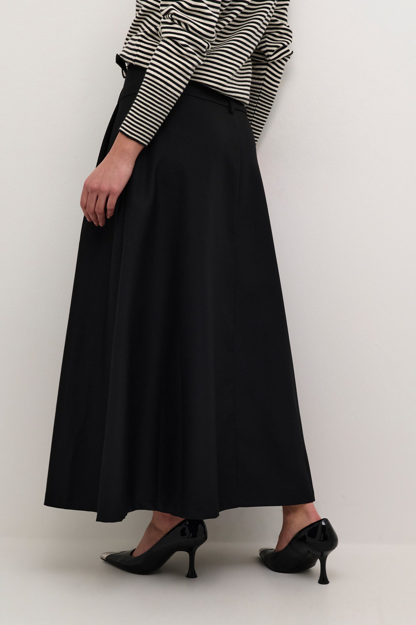 Kaffe Lissi Skirt in Black Deep