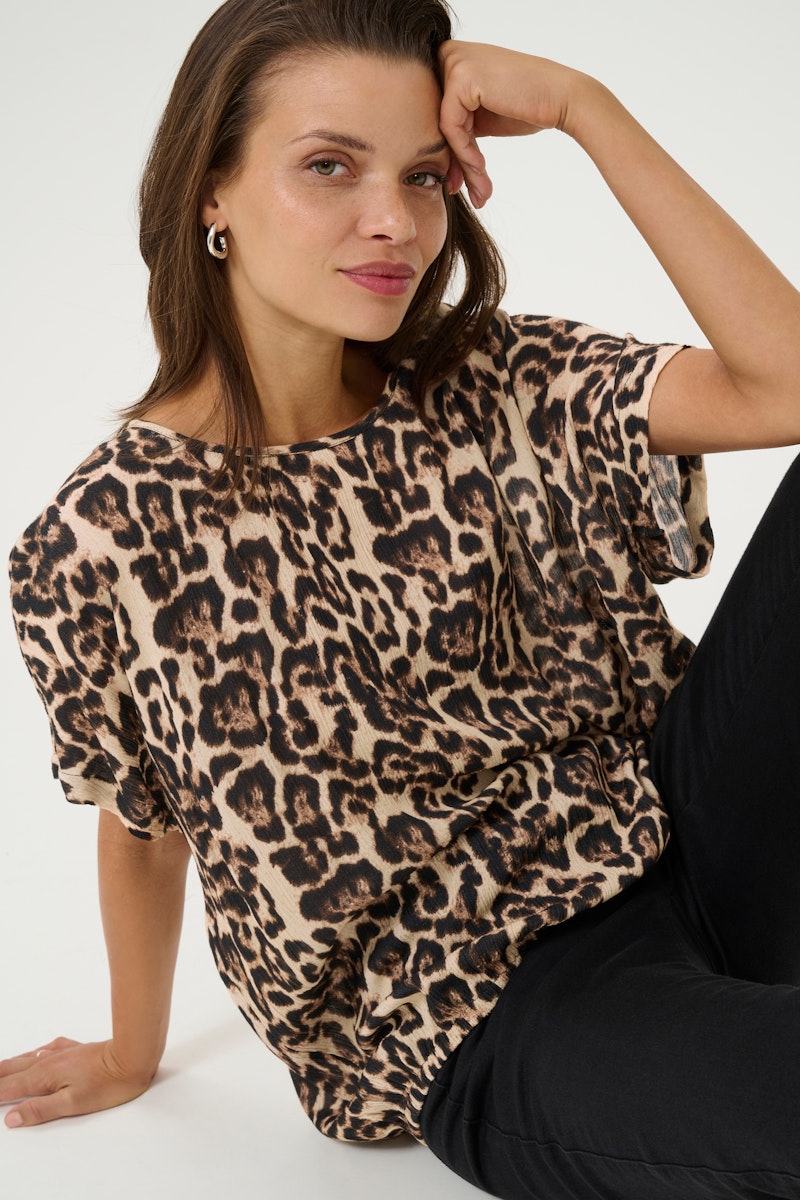 KAFFE Amber Blouse in Naturel Leopard Print