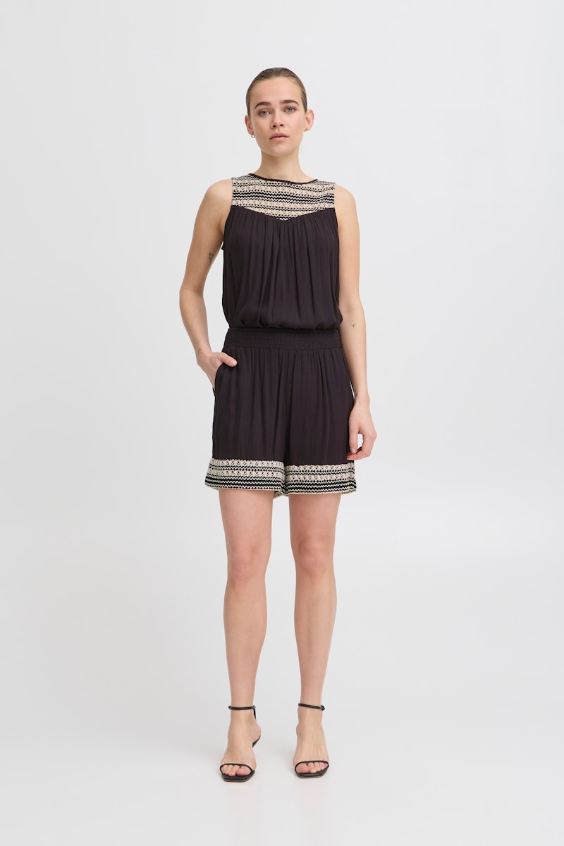 ICHI Ragni Shorts in Black
