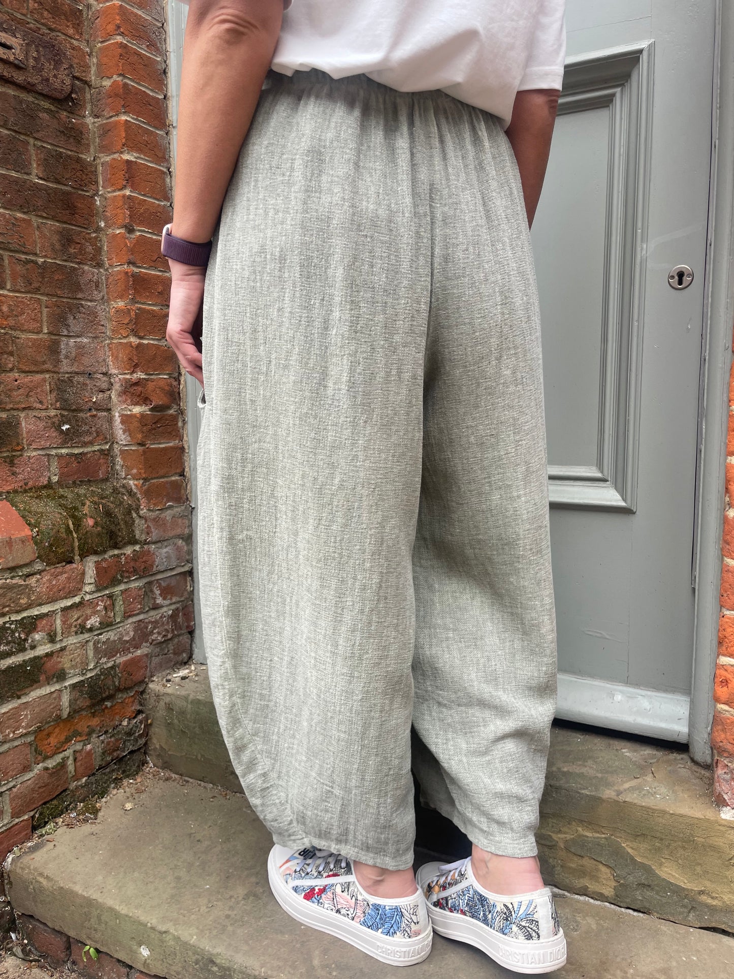 Loose Fit Balloon Leg Linen Trousers