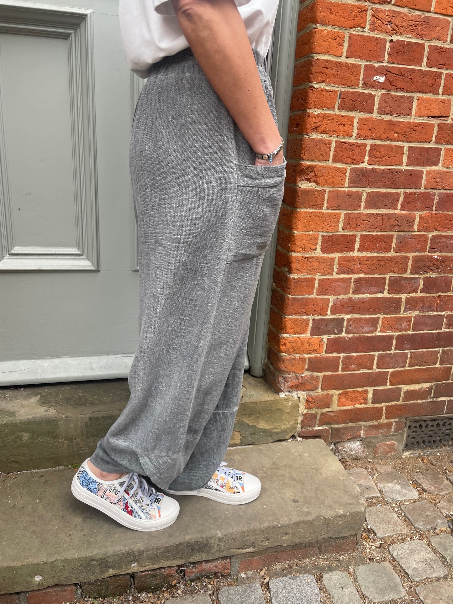 Loose Fit Balloon Leg Linen Trousers