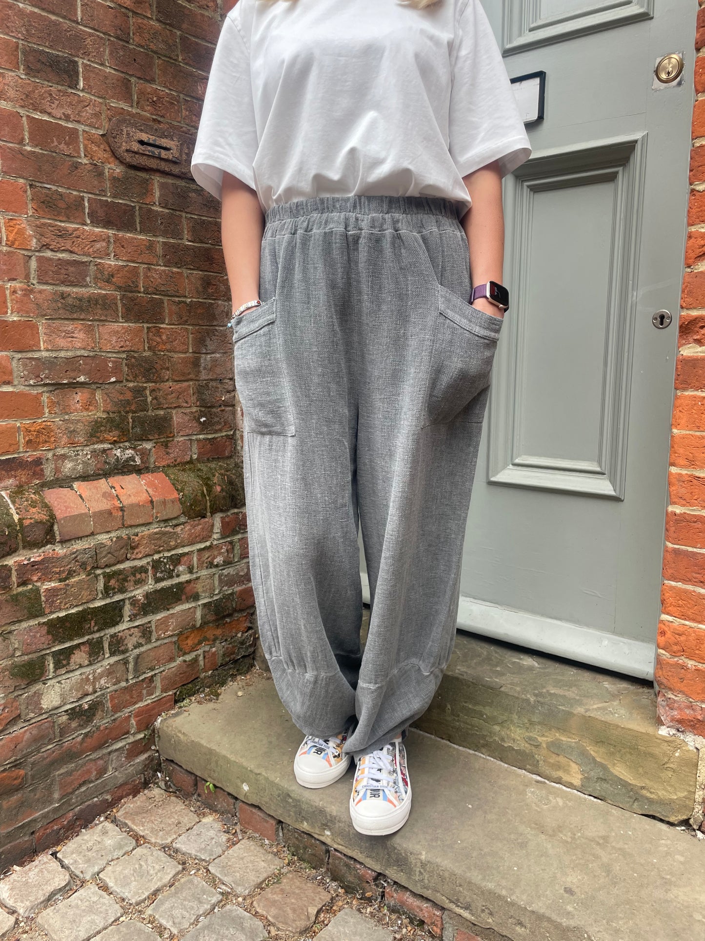 Loose Fit Balloon Leg Linen Trousers