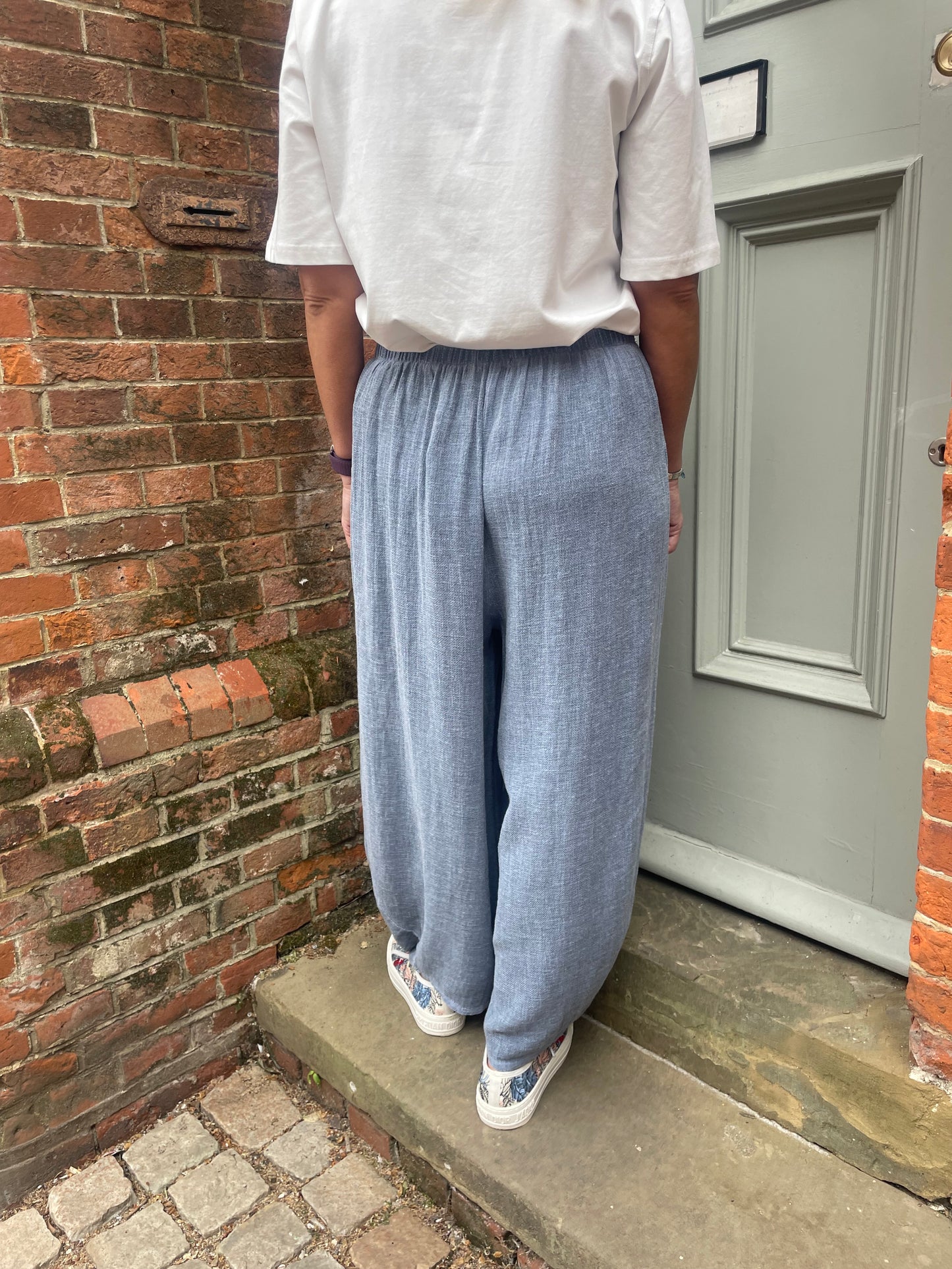 Loose Fit Balloon Leg Linen Trousers
