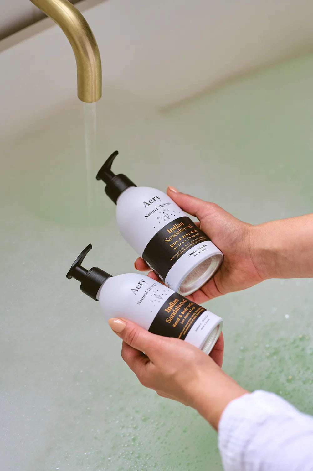 Aery Indian Sandalwood Hand Wash 300ml - Pepper Raspberry and Tonka