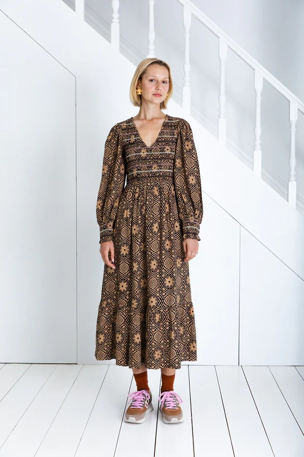 Bonte Troy V Neck Dress in Midnight & Sand styled with causal trainers