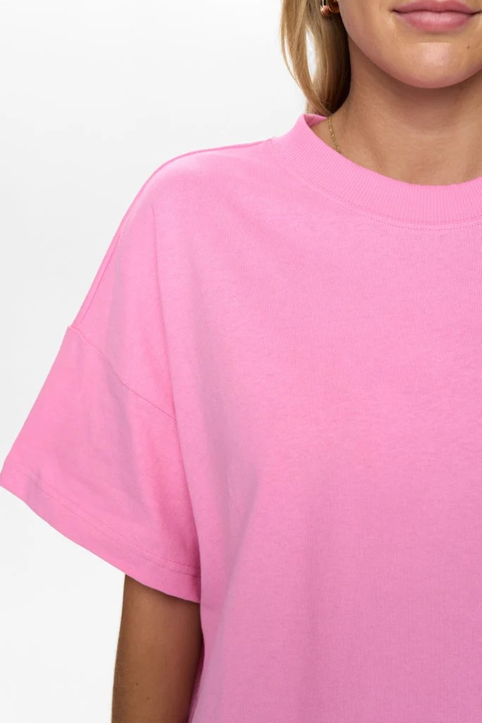 Numph Wonder Tee in Fuchsia Pink