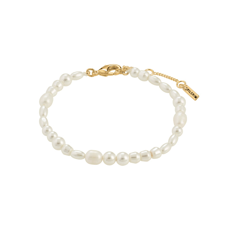 Pilgrim ELLIANA Bracelet Gold-Plated. Pearl bracelet with gold clasp on a white background