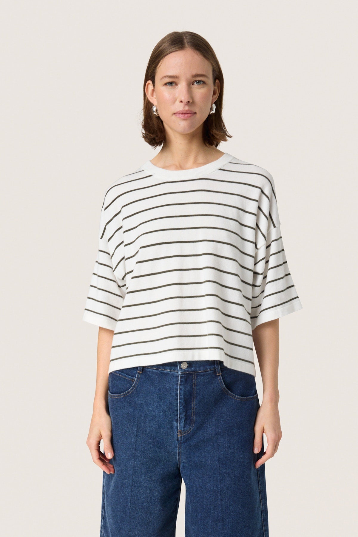 Soaked in Luxury Spina Boxy Pullover in White with Grape Leaf Stripe