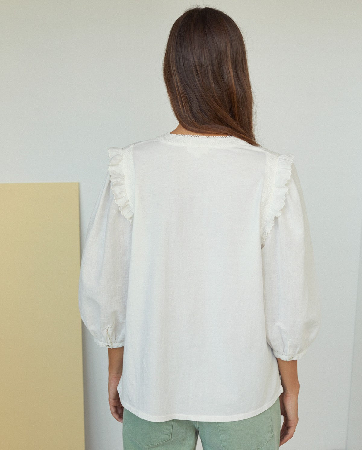 Yerse Mao-neck Linen Shirt in Ecru