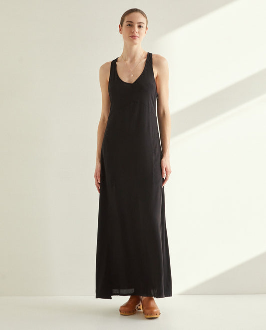 Yerse Long Flowy Dress in Black