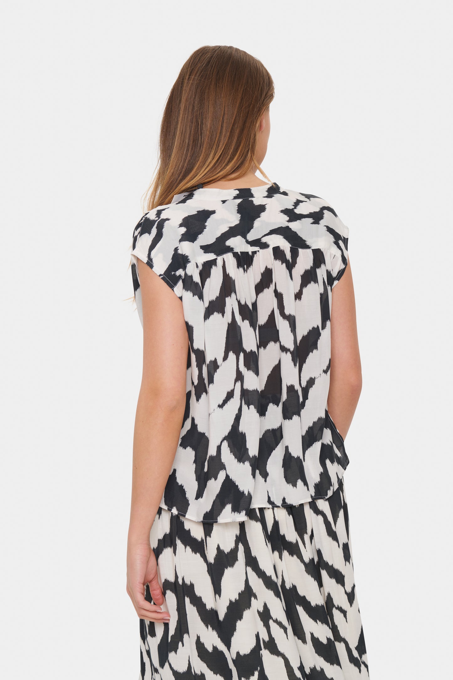 Soaked in Luxury Kelsie Shirt in Monochrome Strokes