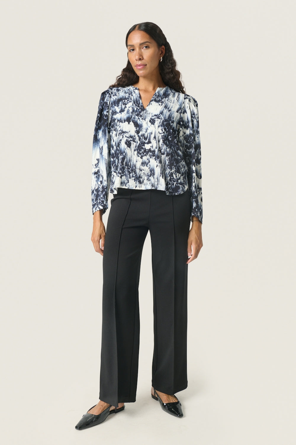 Soaked In Luxury Jazzlyn LS Blouse in Dark Navy Print