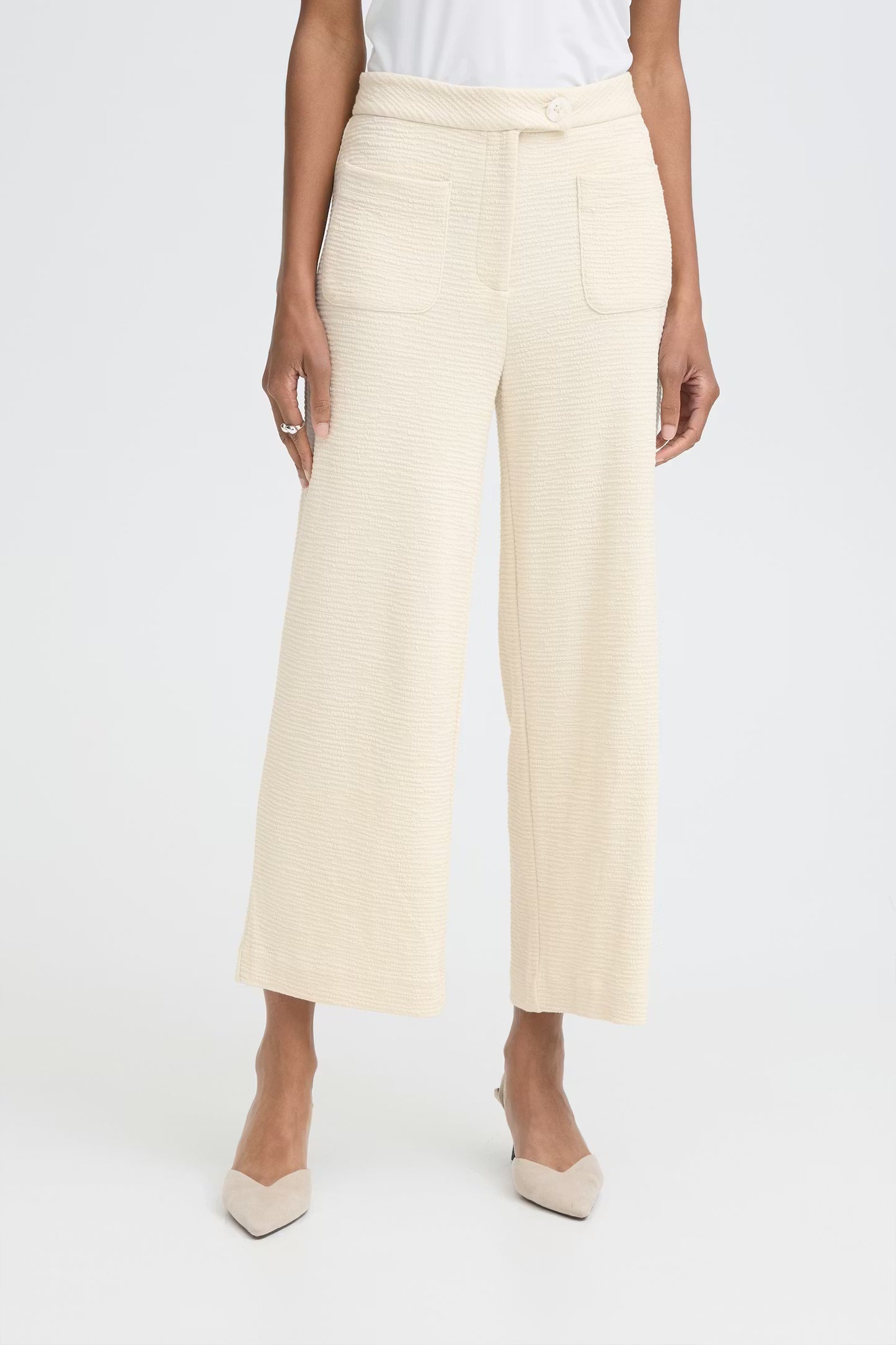 ICHI Kate Cropped Trousers in Almond Milk