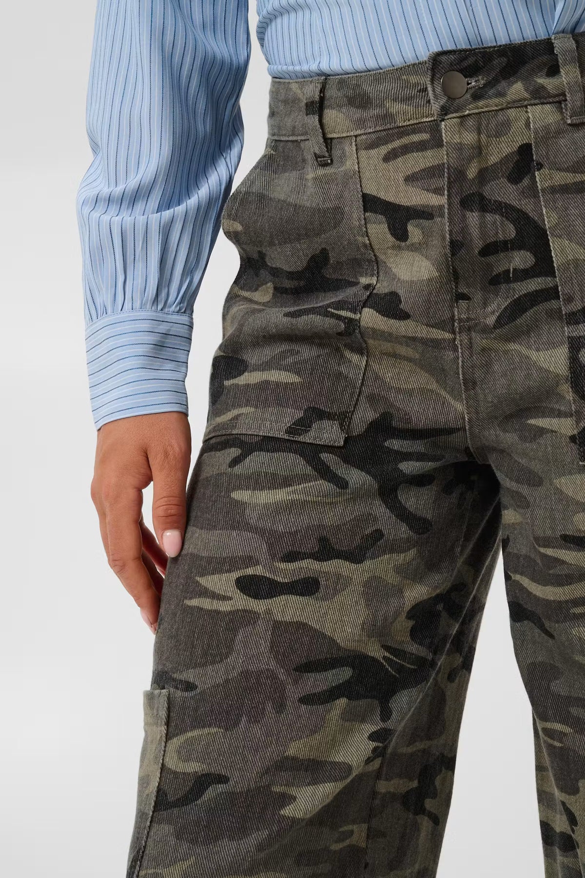 Kaffe Lilana Cargo Pants in Camo