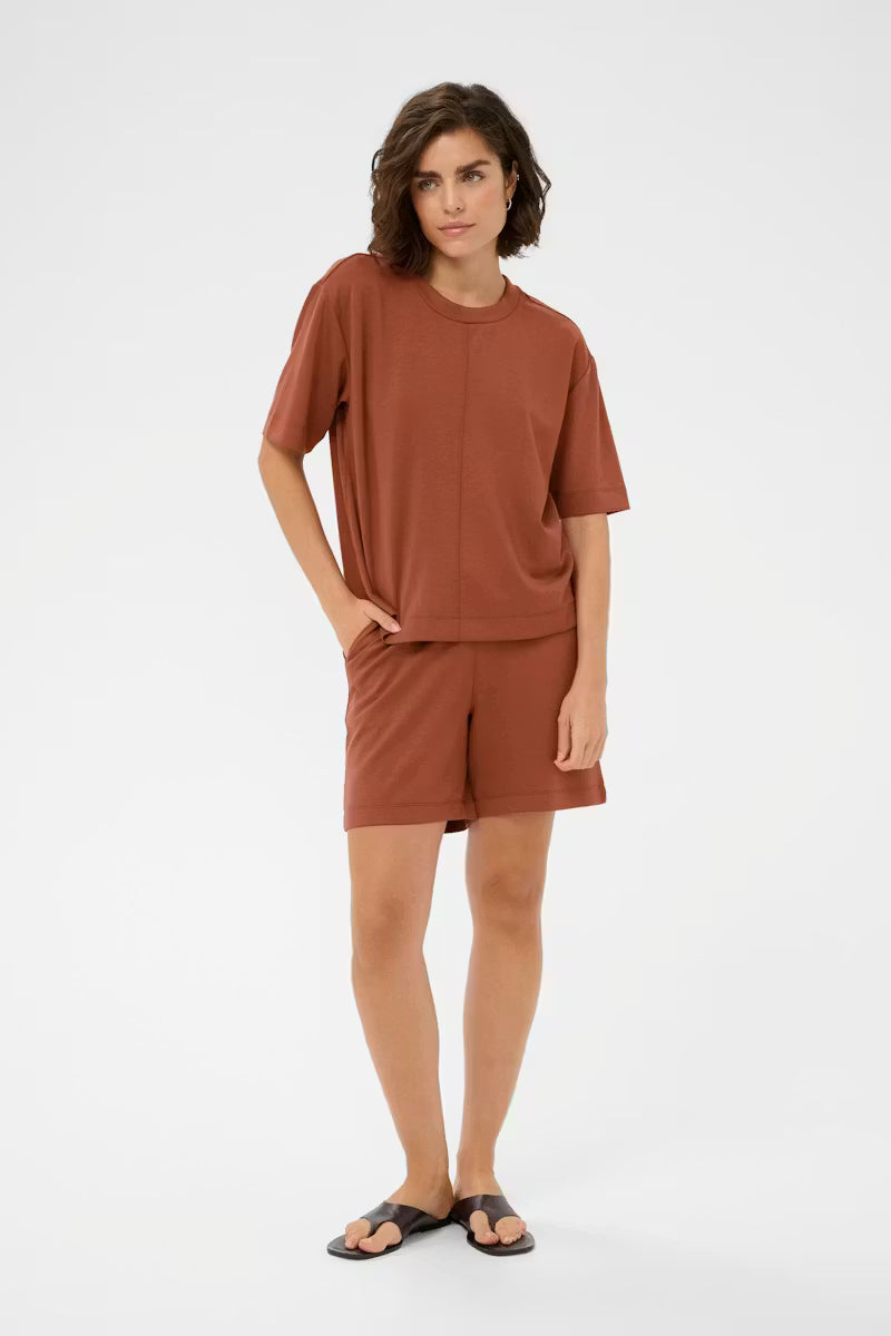 KAFFE Annie Tee in Henna Brown