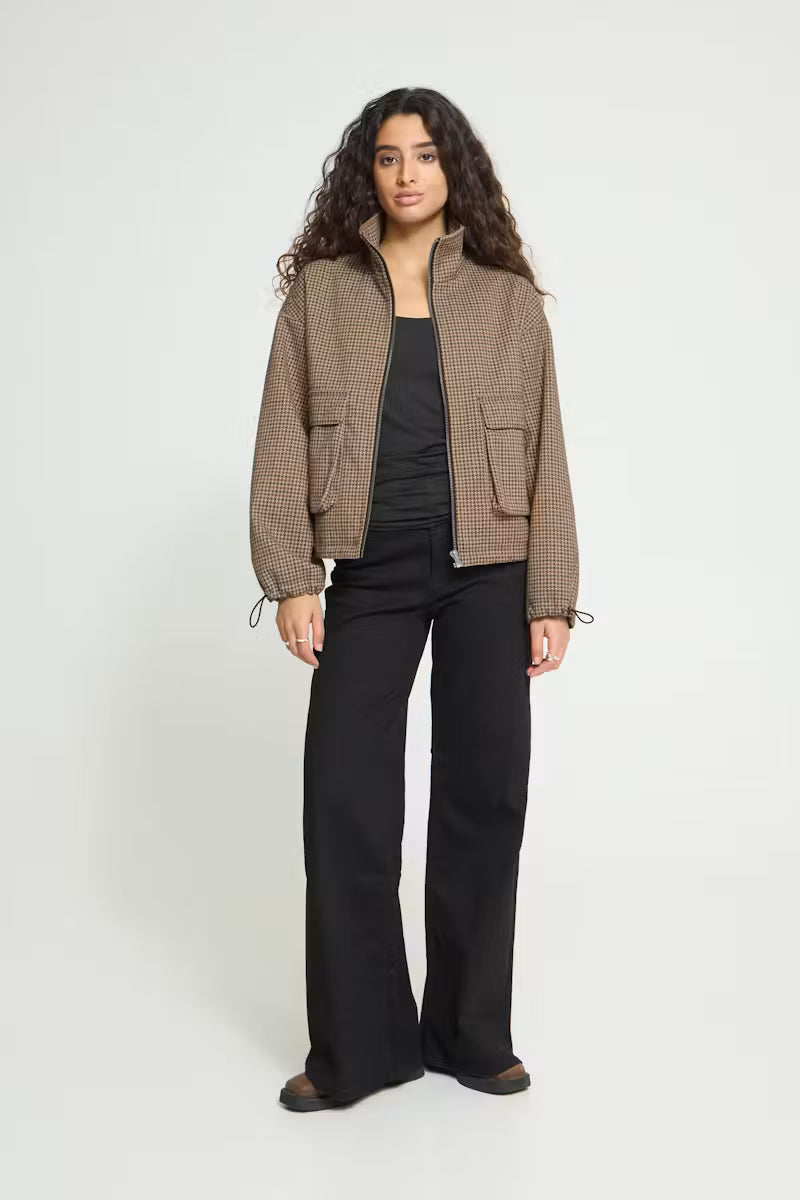 ICHI Esolu Jacket in Brown Check