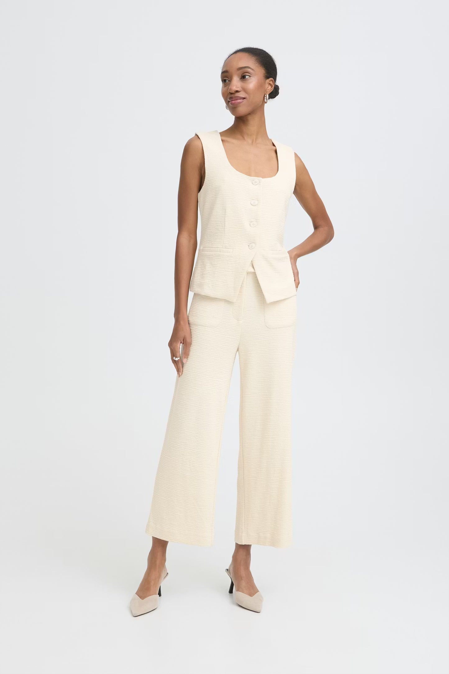 ICHI Kate Cropped Trousers in Almond Milk