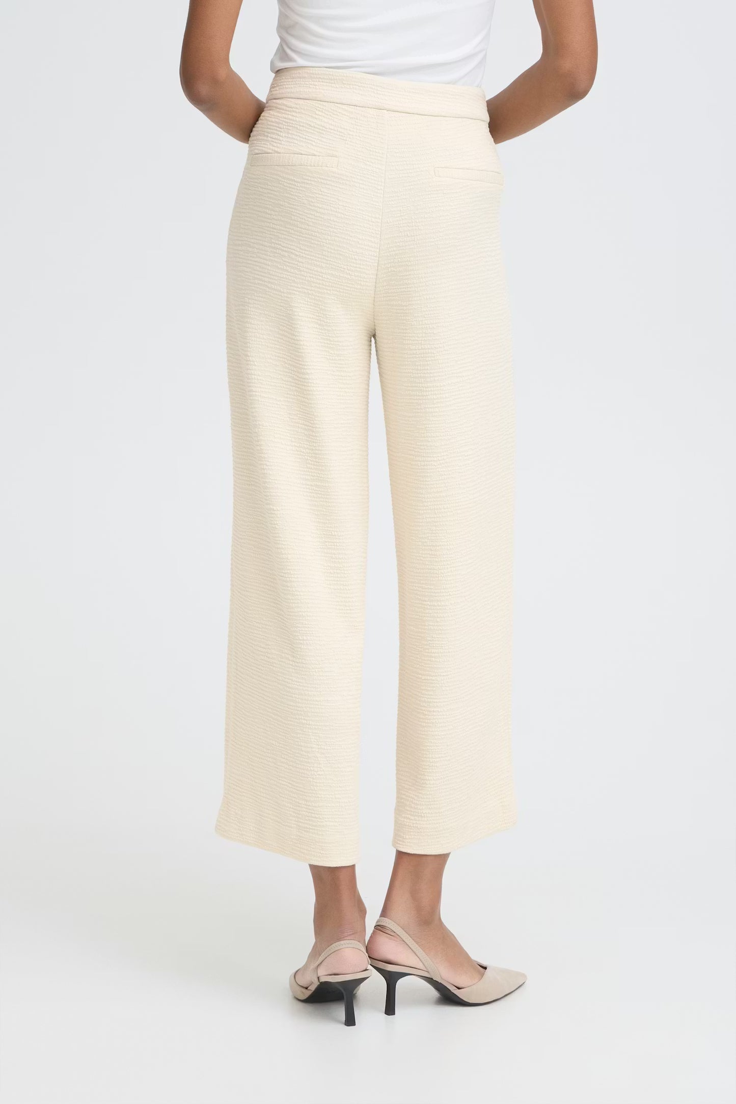 ICHI Kate Cropped Trousers in Almond Milk