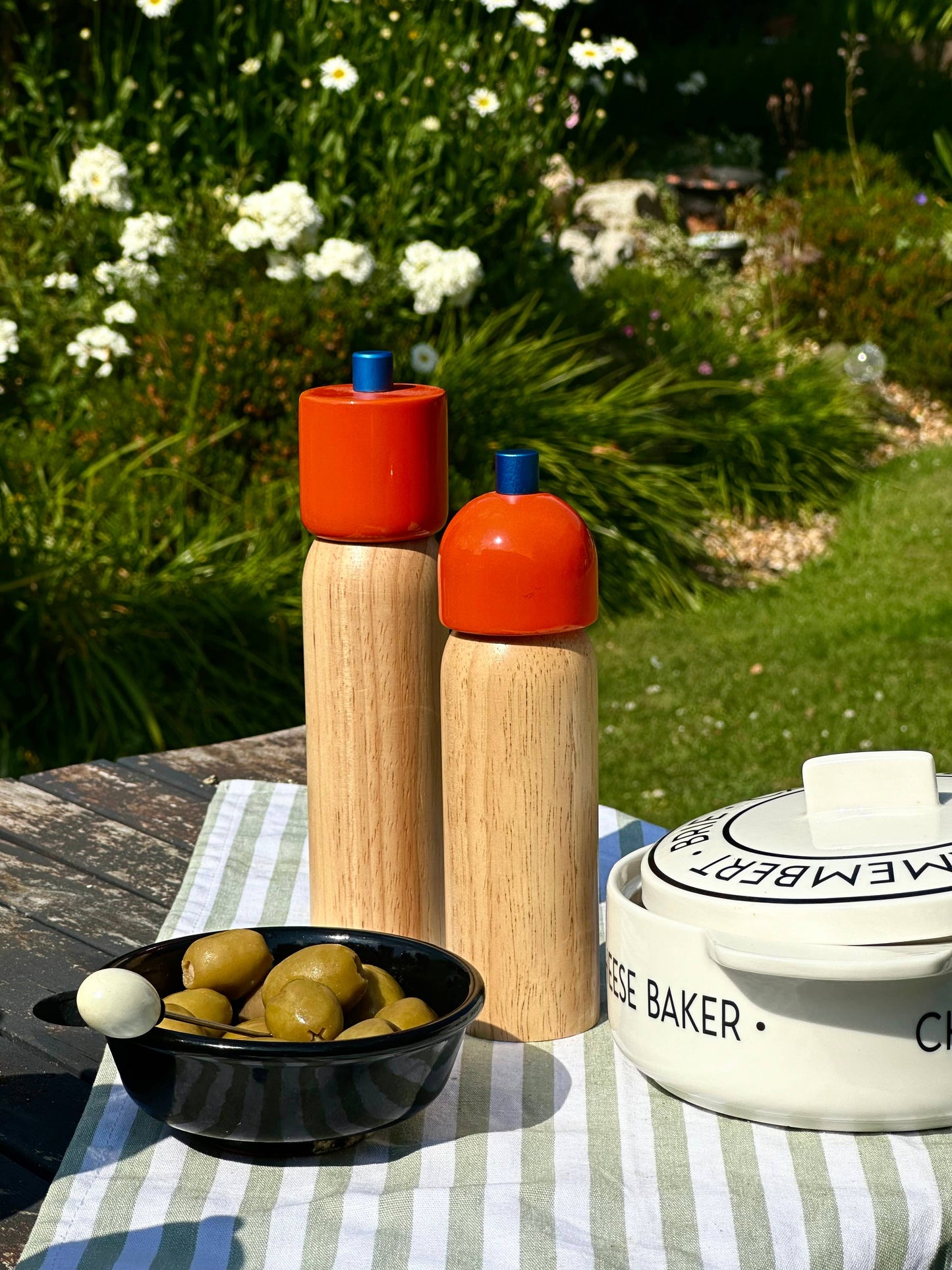 MÆGEN - Salt & Pepper Grinder - Orange & Blue: Large