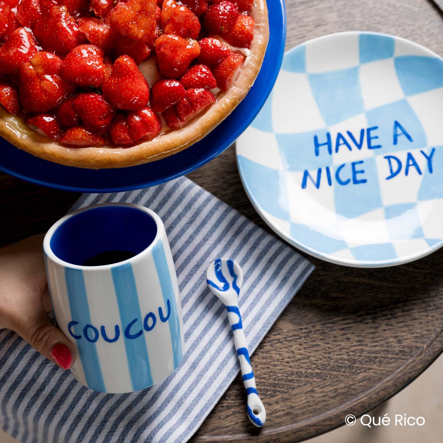 Que Rico TUMBLER ELIAS - Rayas Bailarinas -in a blue stripe with the word cocucou printed across the front. Inside of the cup is solid blue