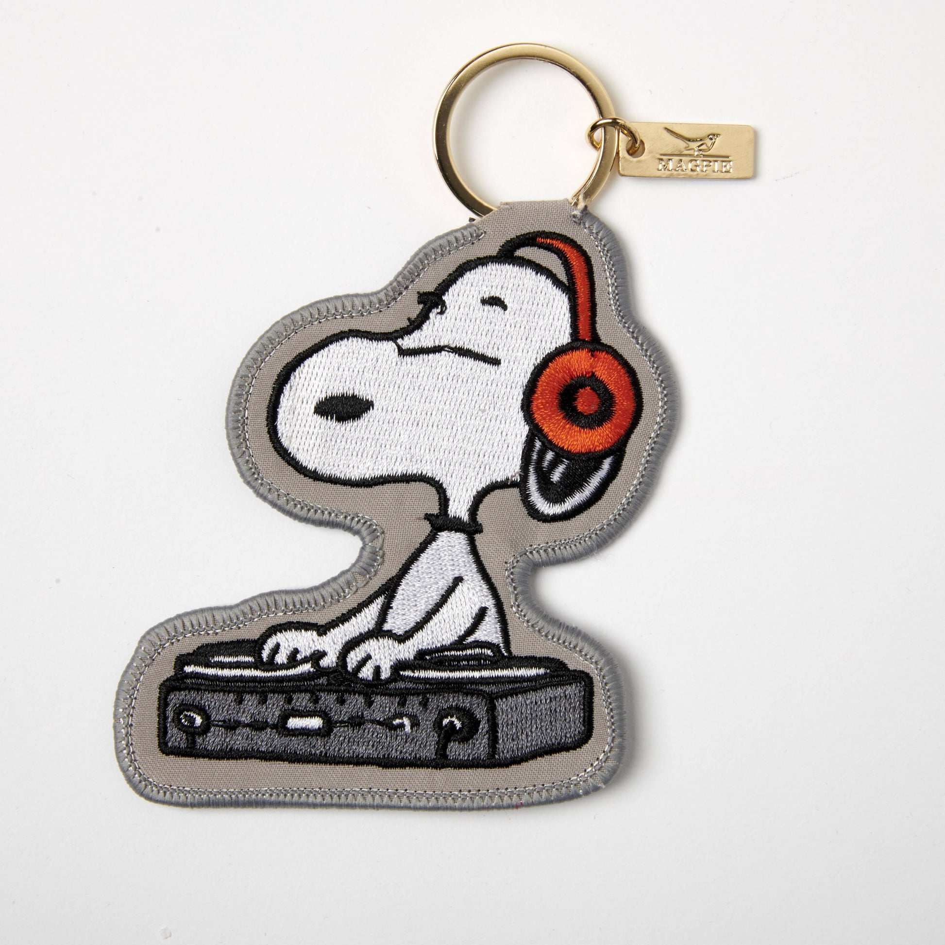 Magpie Peanuts Key Charm DJ snoopy