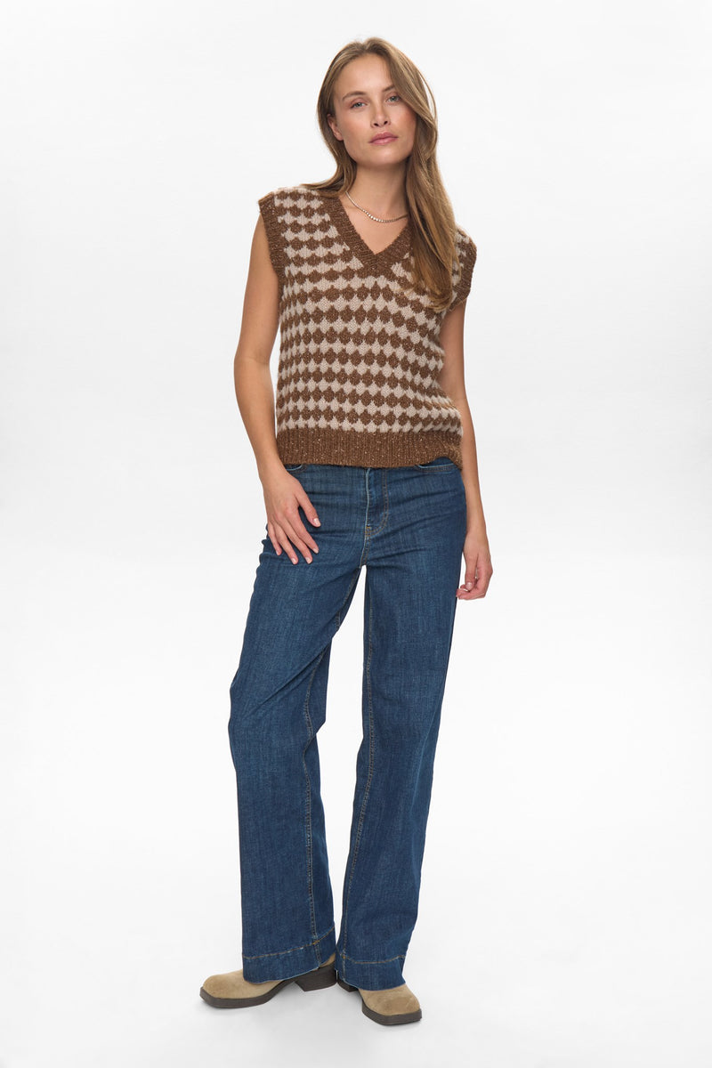 Numph Bila Vest in Emperador