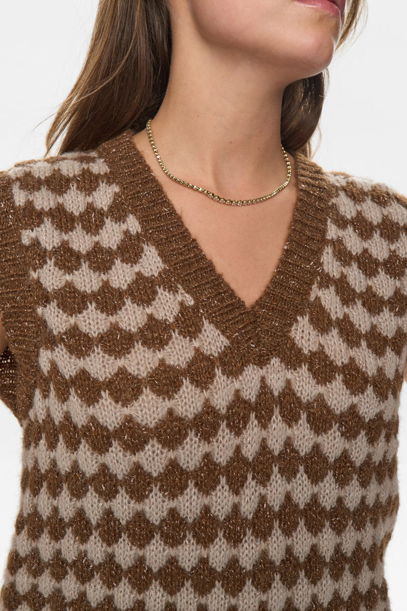 Numph Bila Vest in Emperador