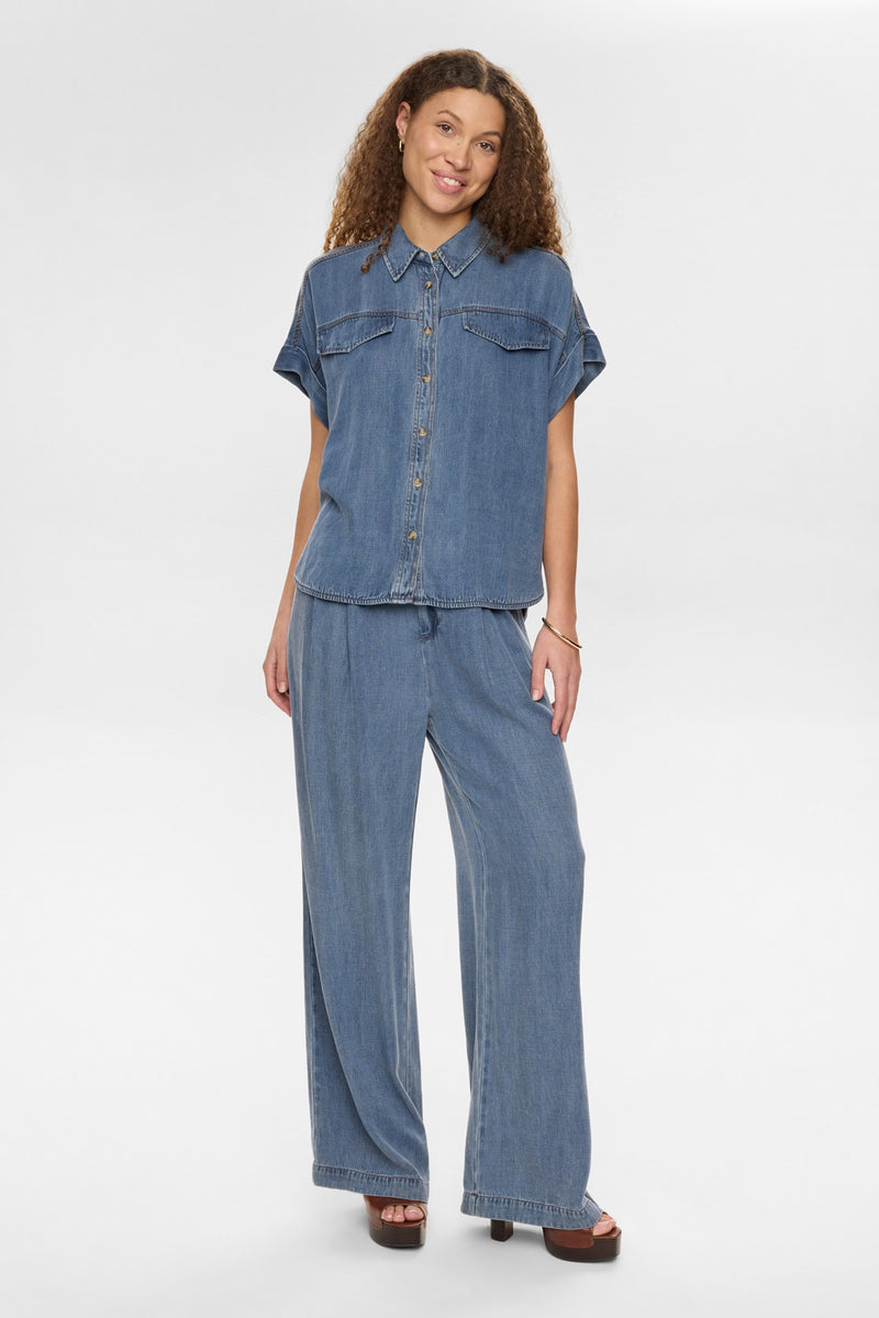 Numph Elida Sleeveless Shirt in Snow Washed Denim