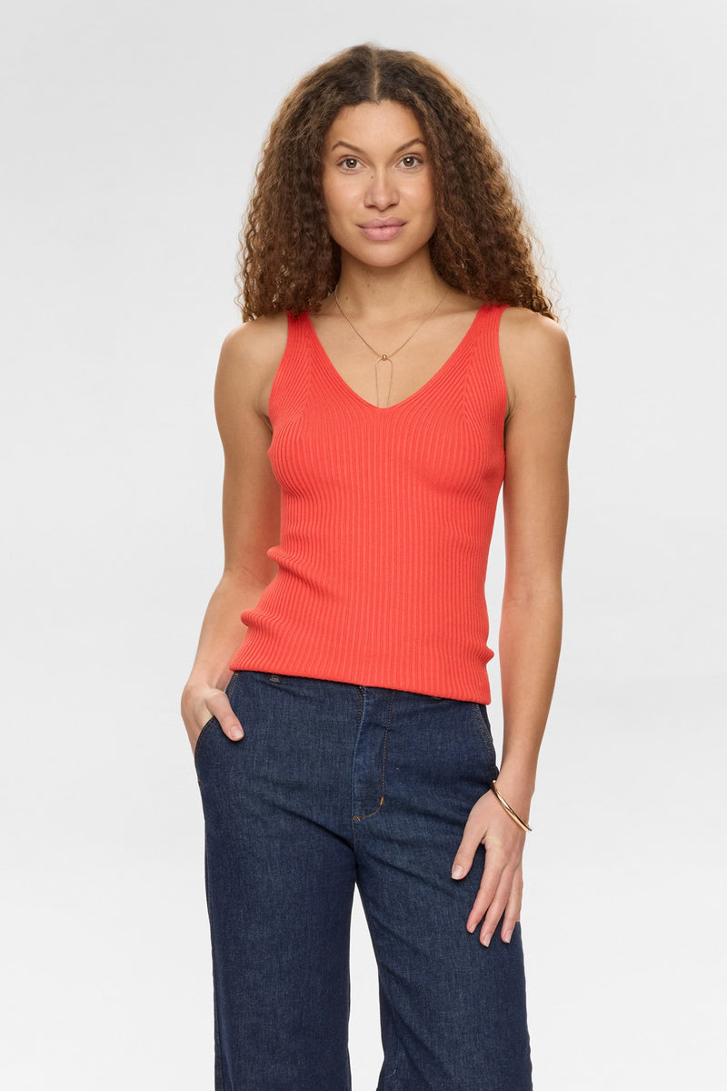 Numph Cerys Cropped Top in Cayenne