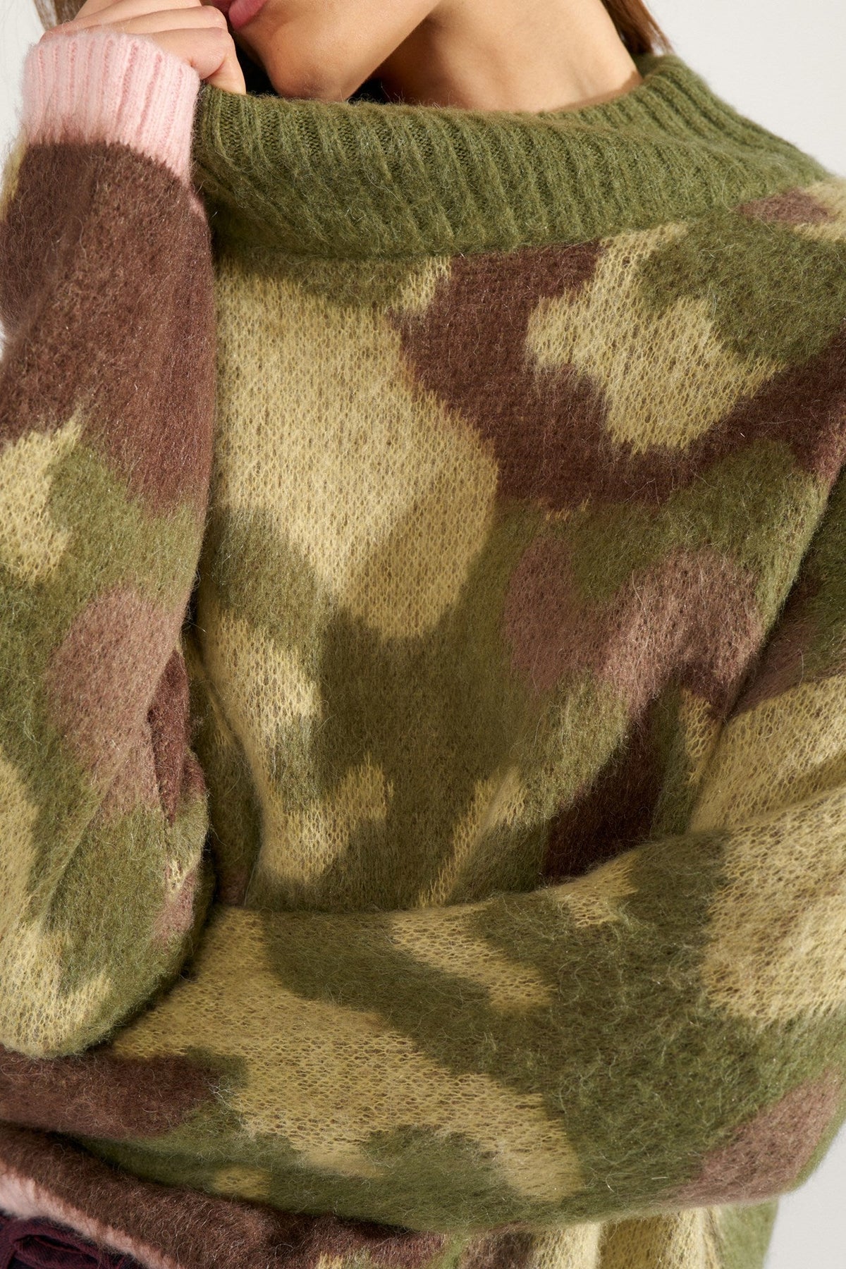 Numph Camu pullover in Calla Green