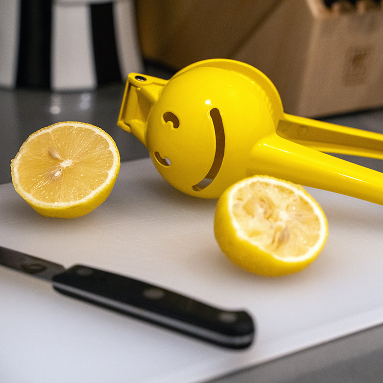 Kikkerland Smile Citrus Squeezer