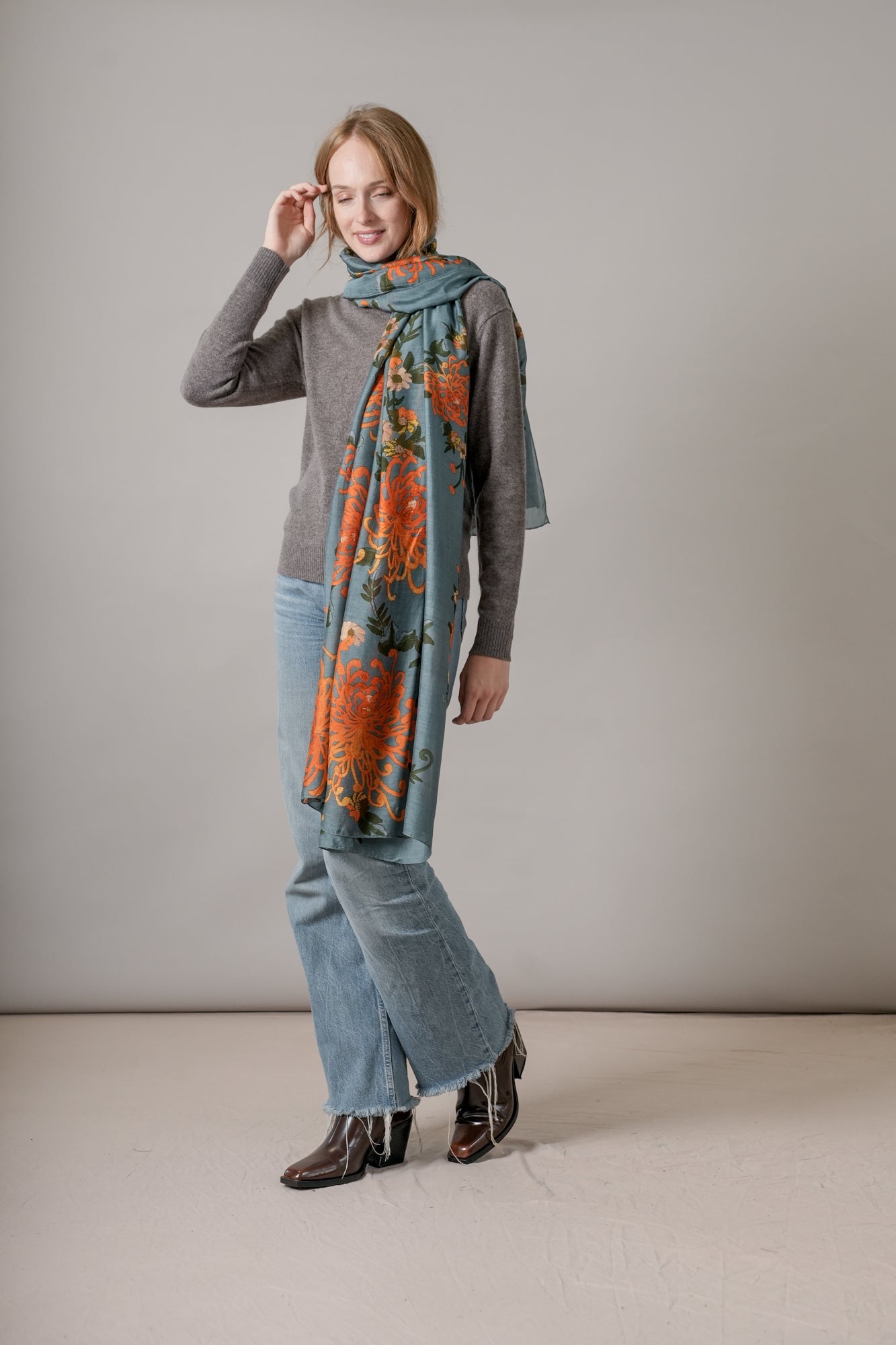 One Hundred Stars Chrysanthemum Grey Scarf