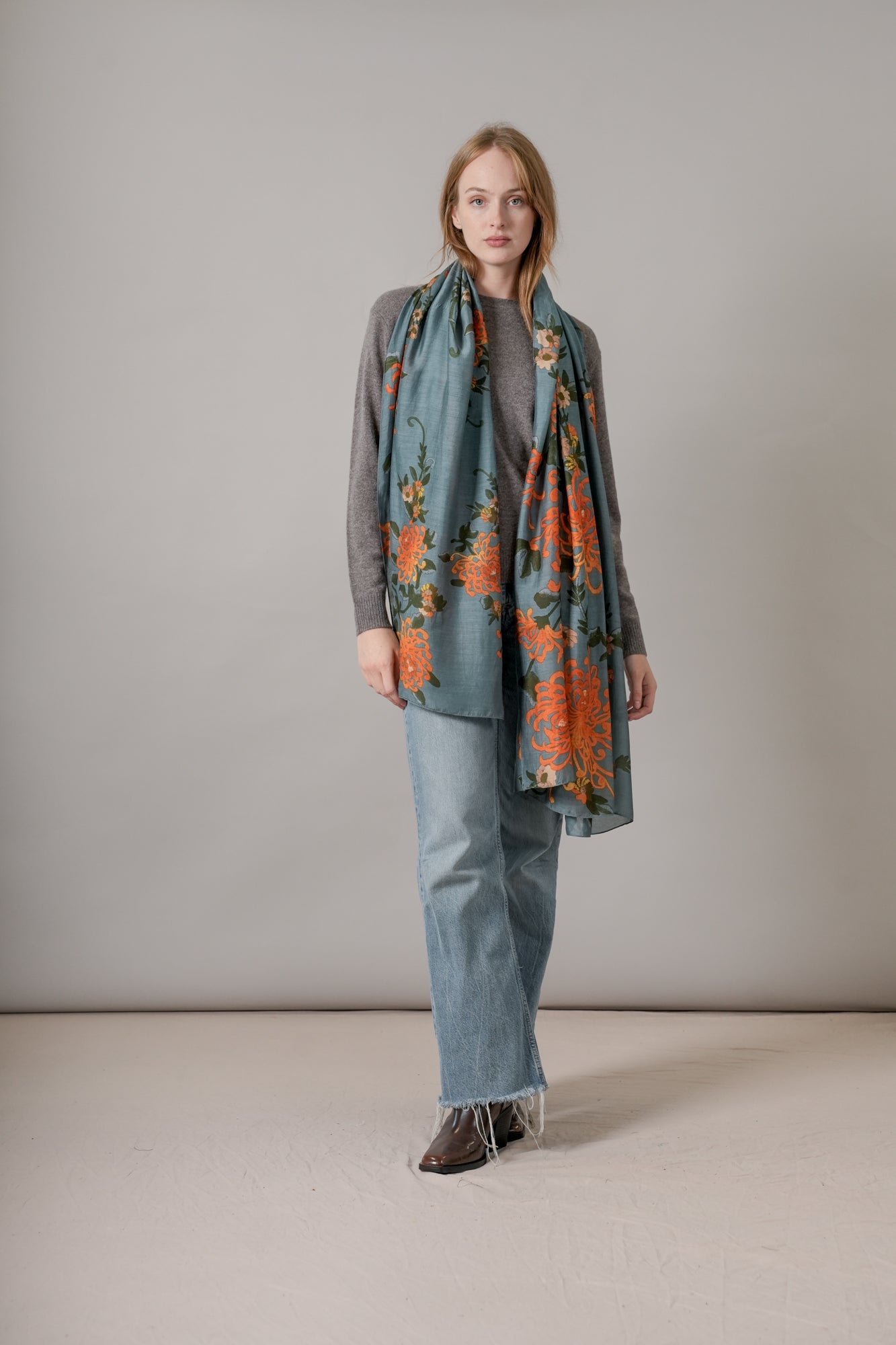 One Hundred Stars Chrysanthemum Grey Scarf