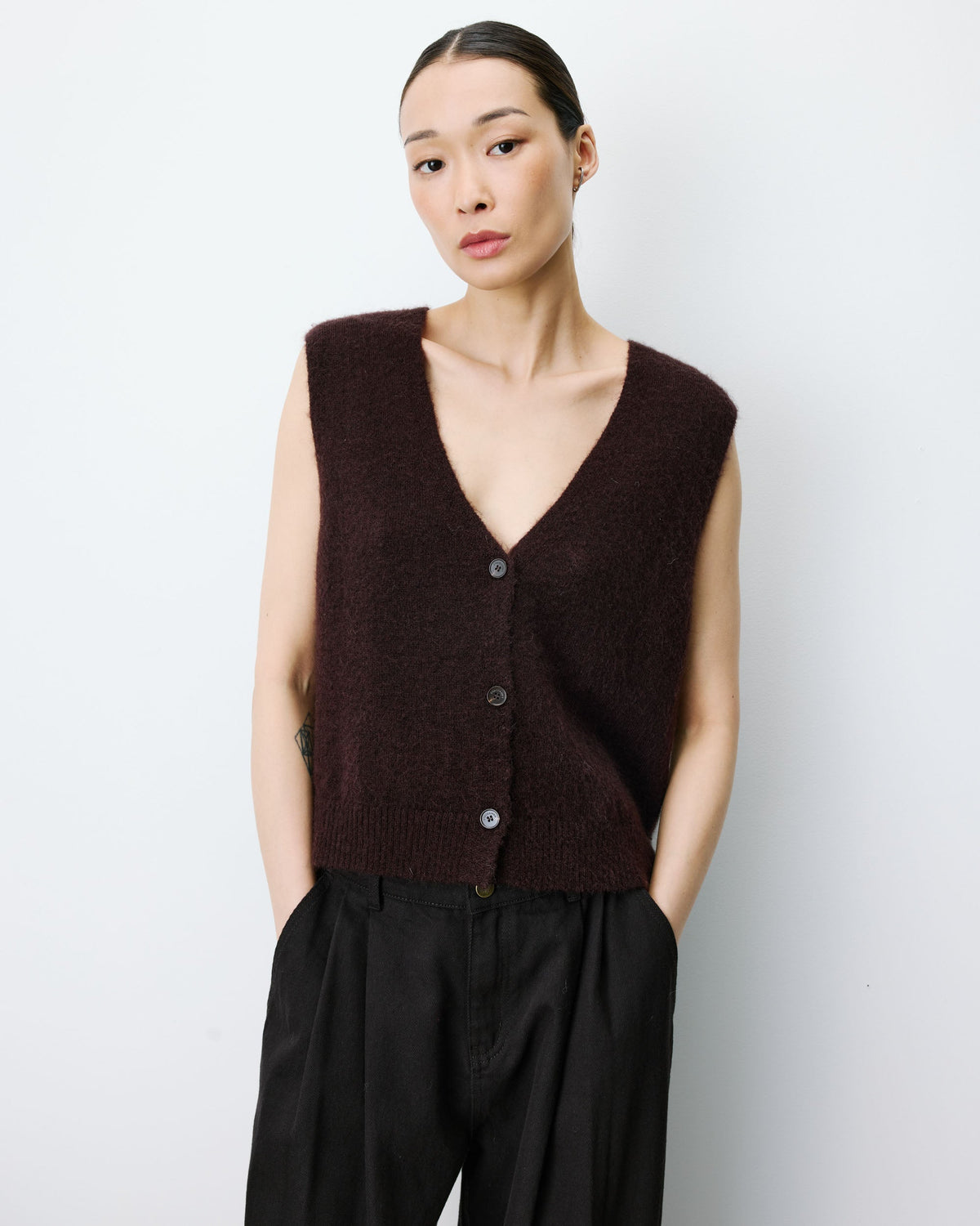 Grace & Mila Nars Sleeveless Jumper in Chocolate