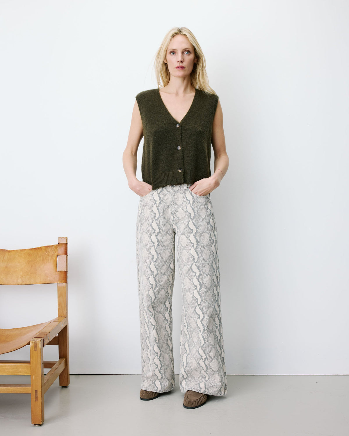 Grace & Mila Nars V Neck Cardigan in Khaki
