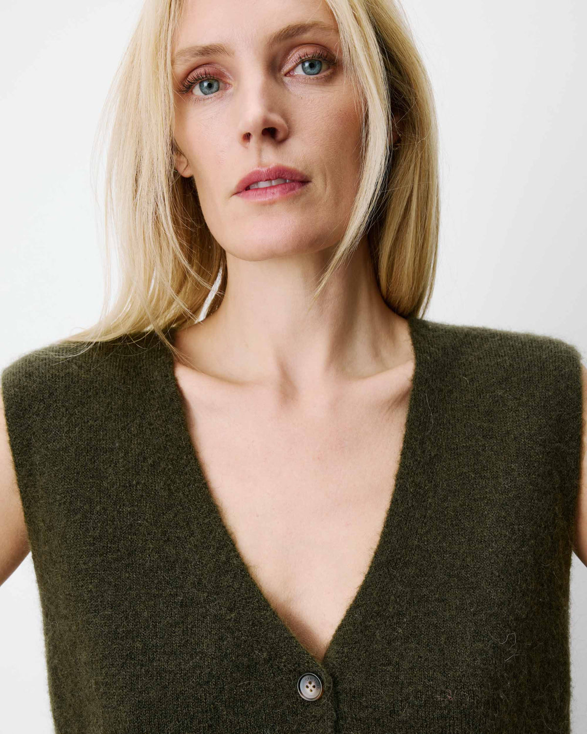 Grace & Mila Nars V Neck Cardigan in Khaki