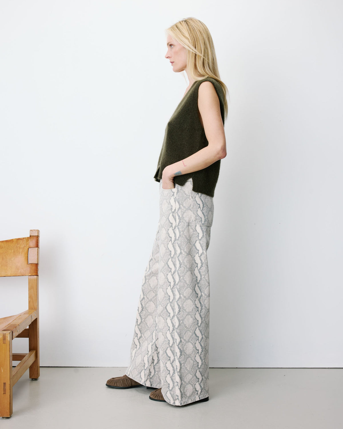 Grace & Mila Nars V Neck Cardigan in Khaki