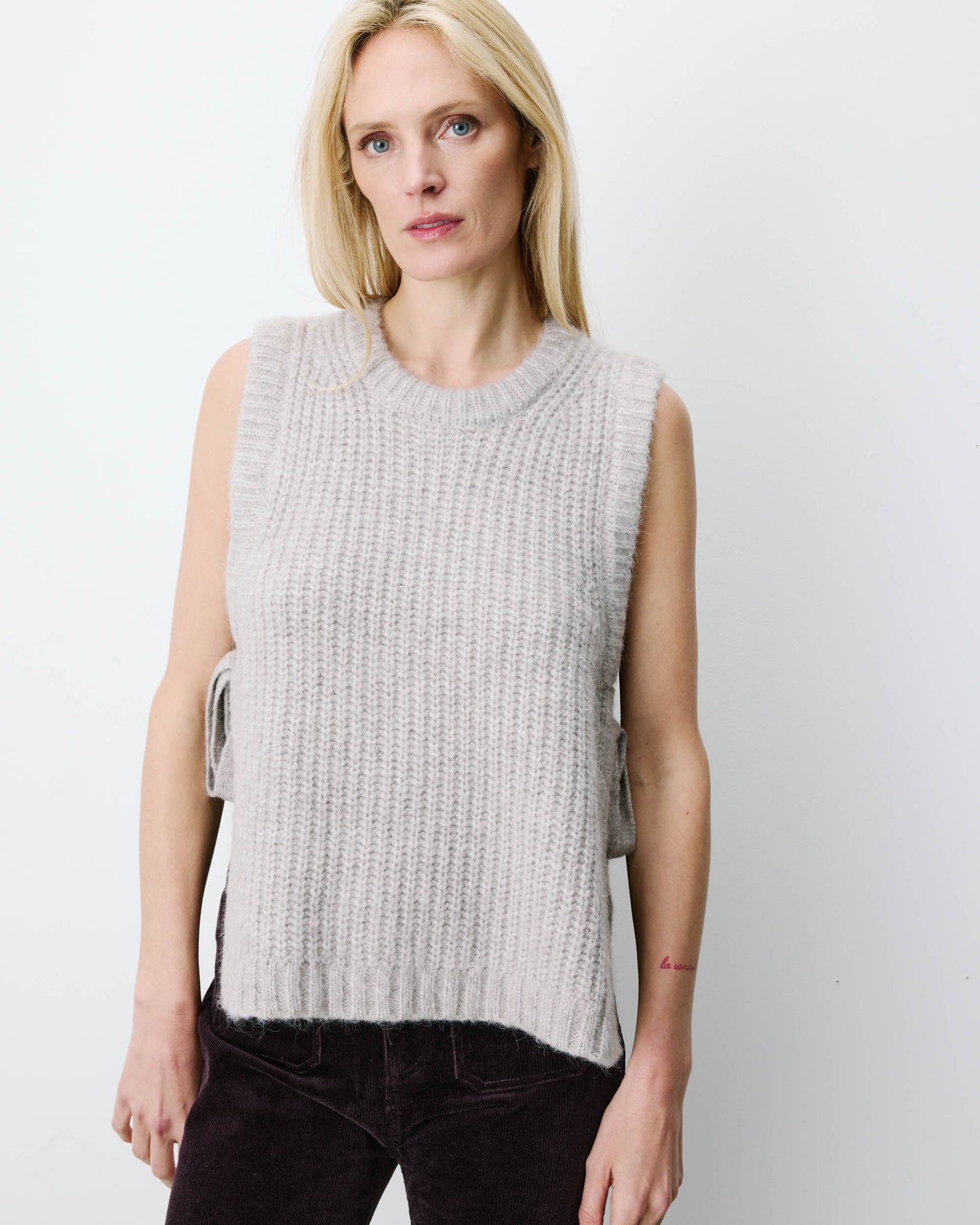 Grace & Mila Argan Sleeveless Side-tie Sweater in Grege