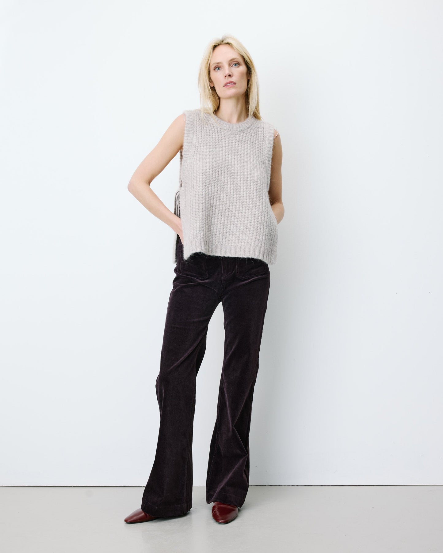 Grace & Mila Argan Sleeveless Side-tie Sweater in Grege