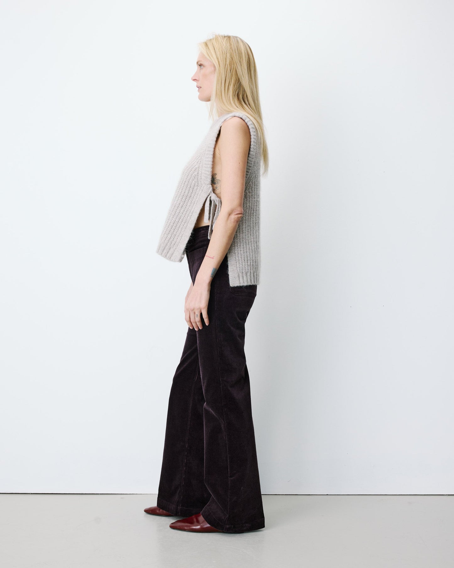 Grace & Mila Argan Sleeveless Side-tie Sweater in Grege
