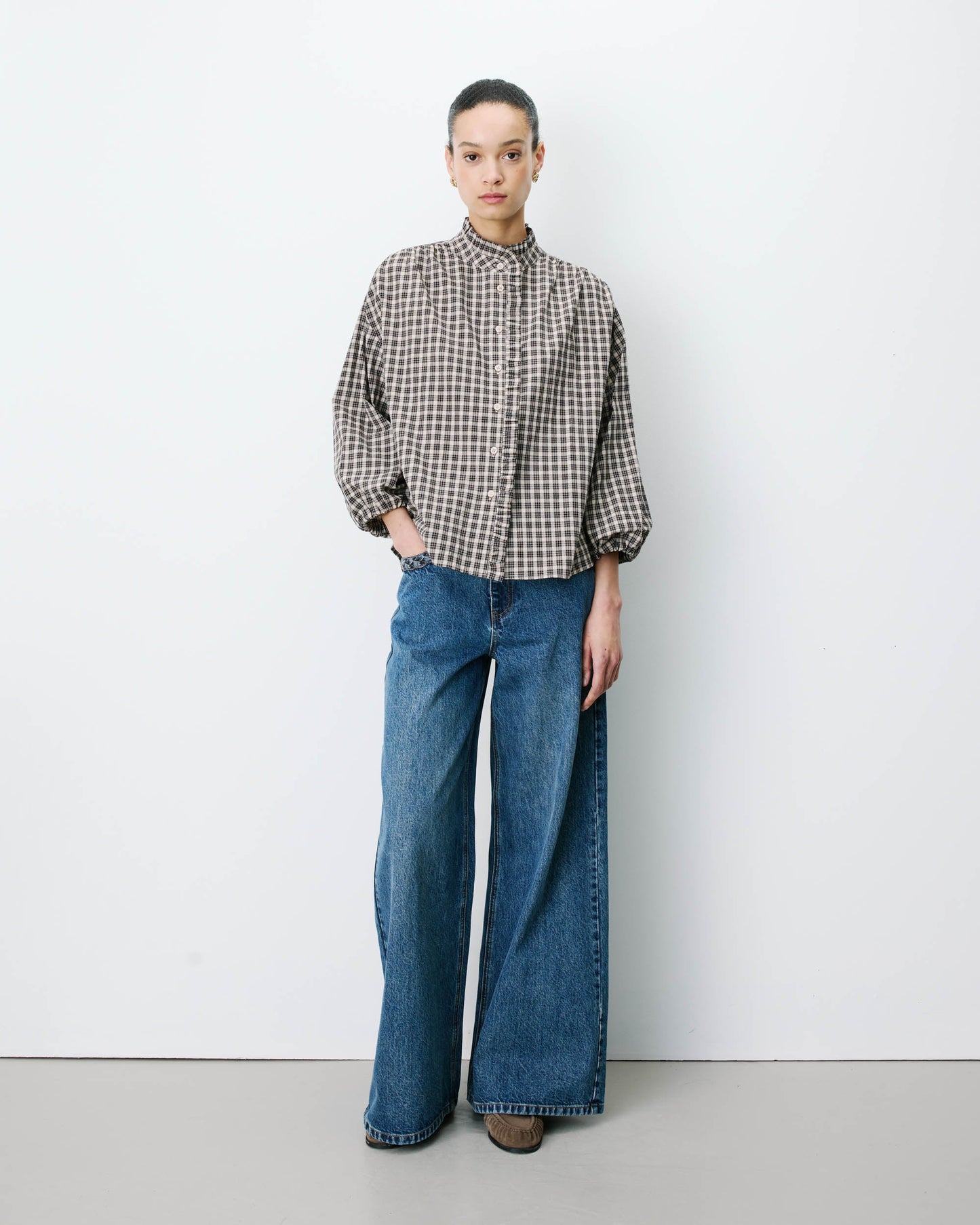 Grace & Mila The ADELIE button-down blouse in Latte