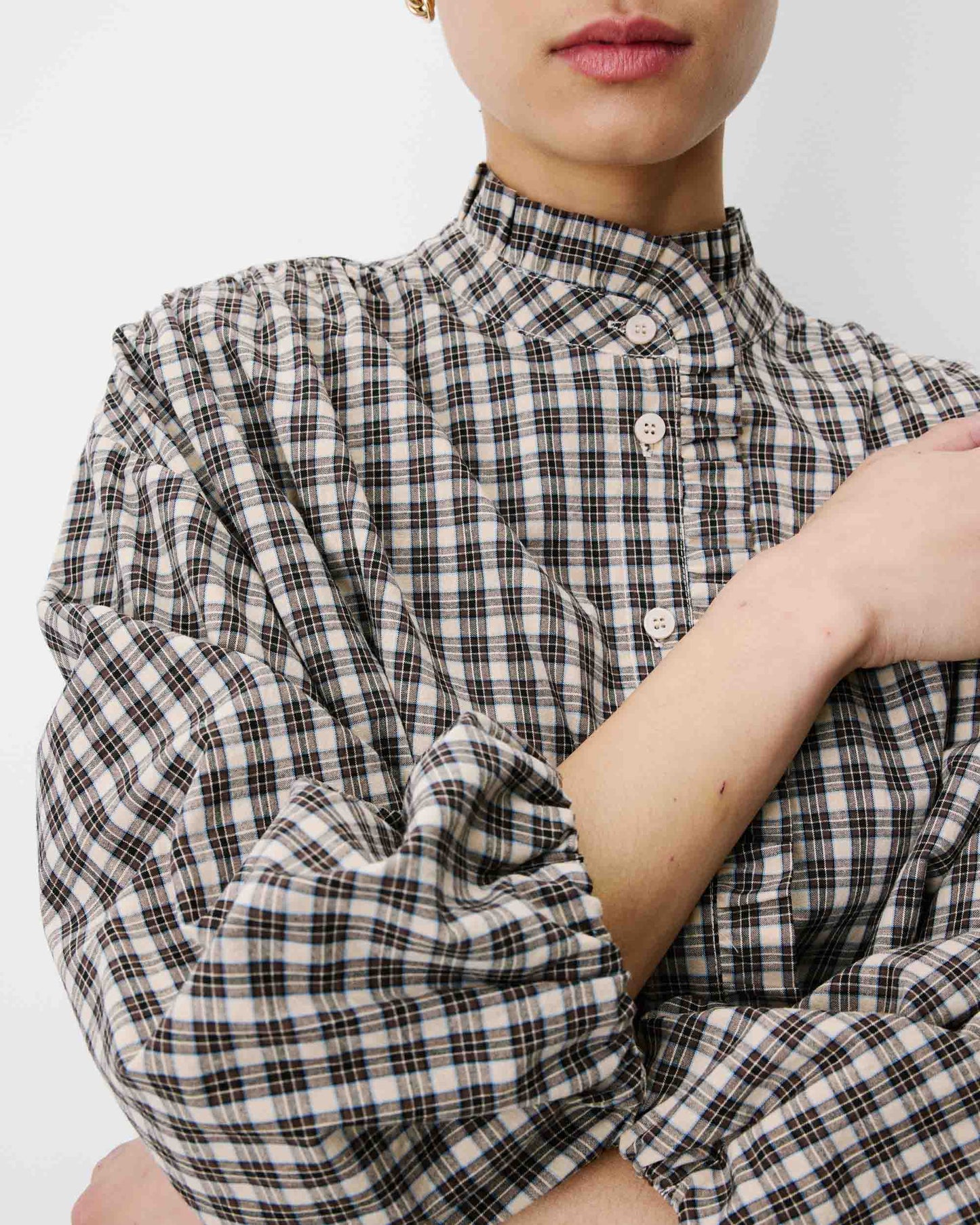 Grace & Mila The ADELIE button-down blouse in Latte