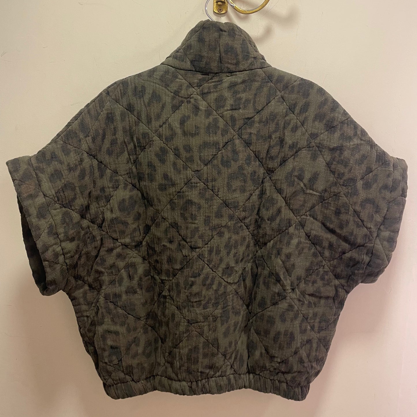 Short Sleeve Padded Gilet Leopard Print in Khaki