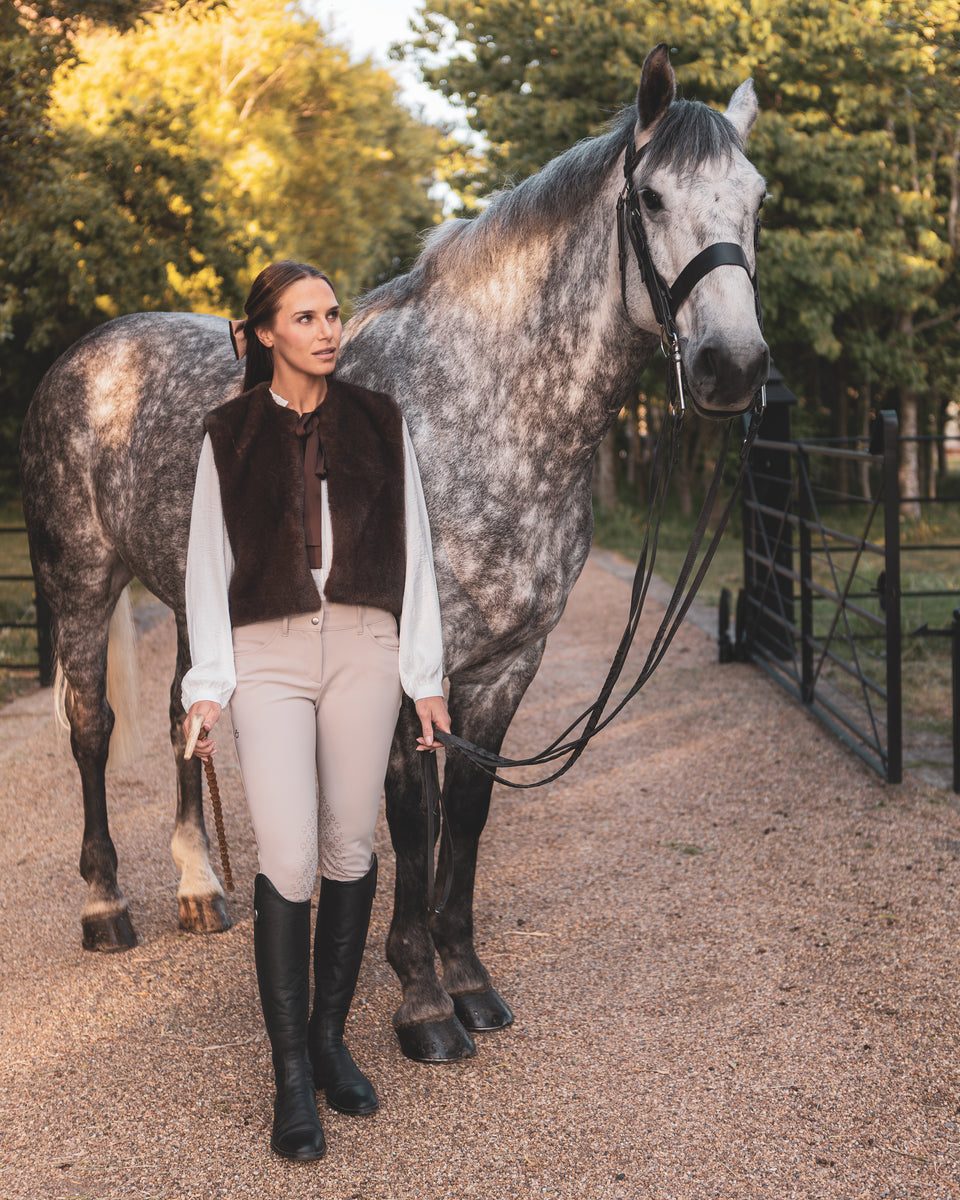 Chalk Felicity Gilet in Cappuccino