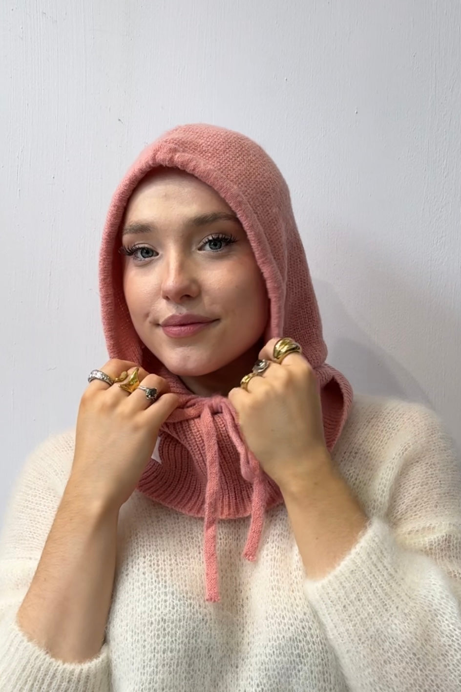 Ost London Rikke Cashmere Balaclava in Rosa