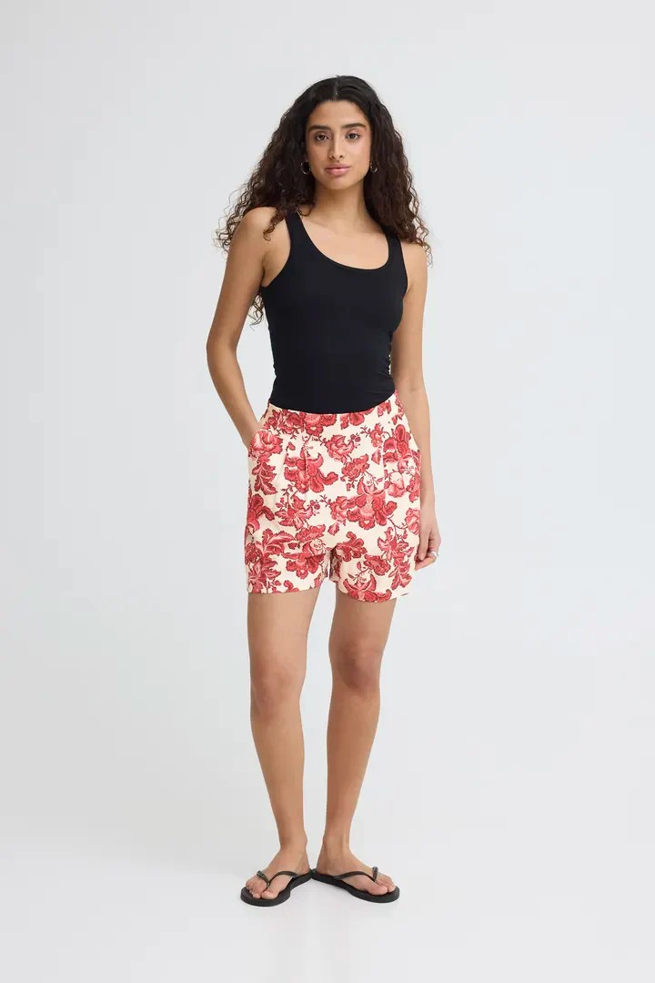 ICHI Gilvis Short in Red Floral Print