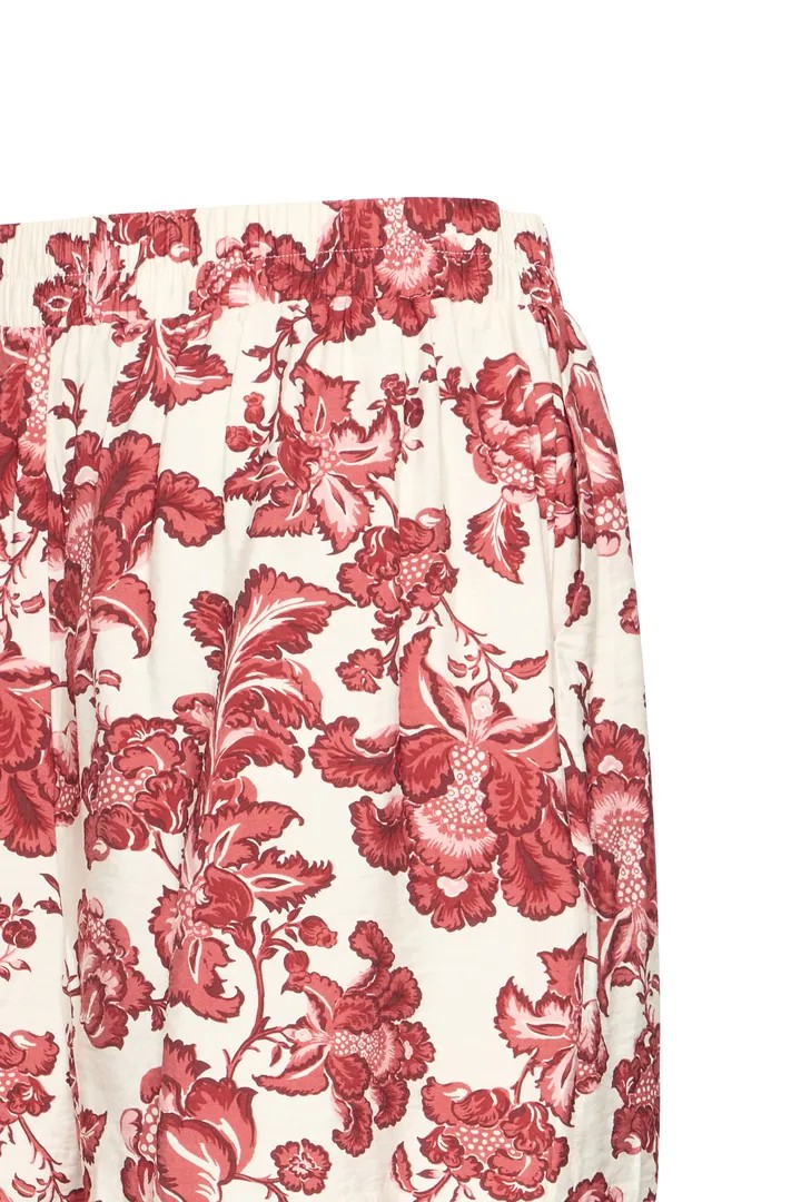 ICHI Gilvis Short in Red Floral Print